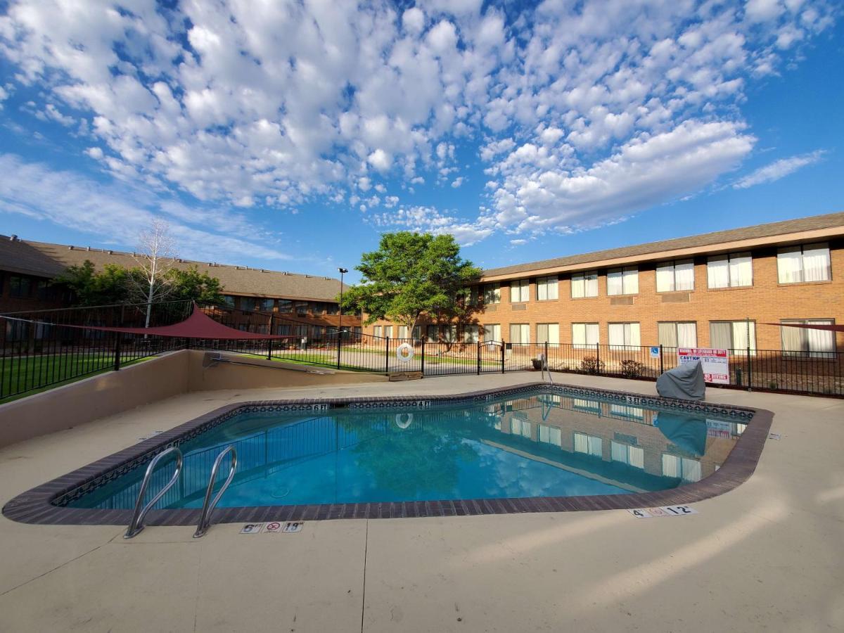 Best Western Plus Plaza Hotel Longmont Exterior photo